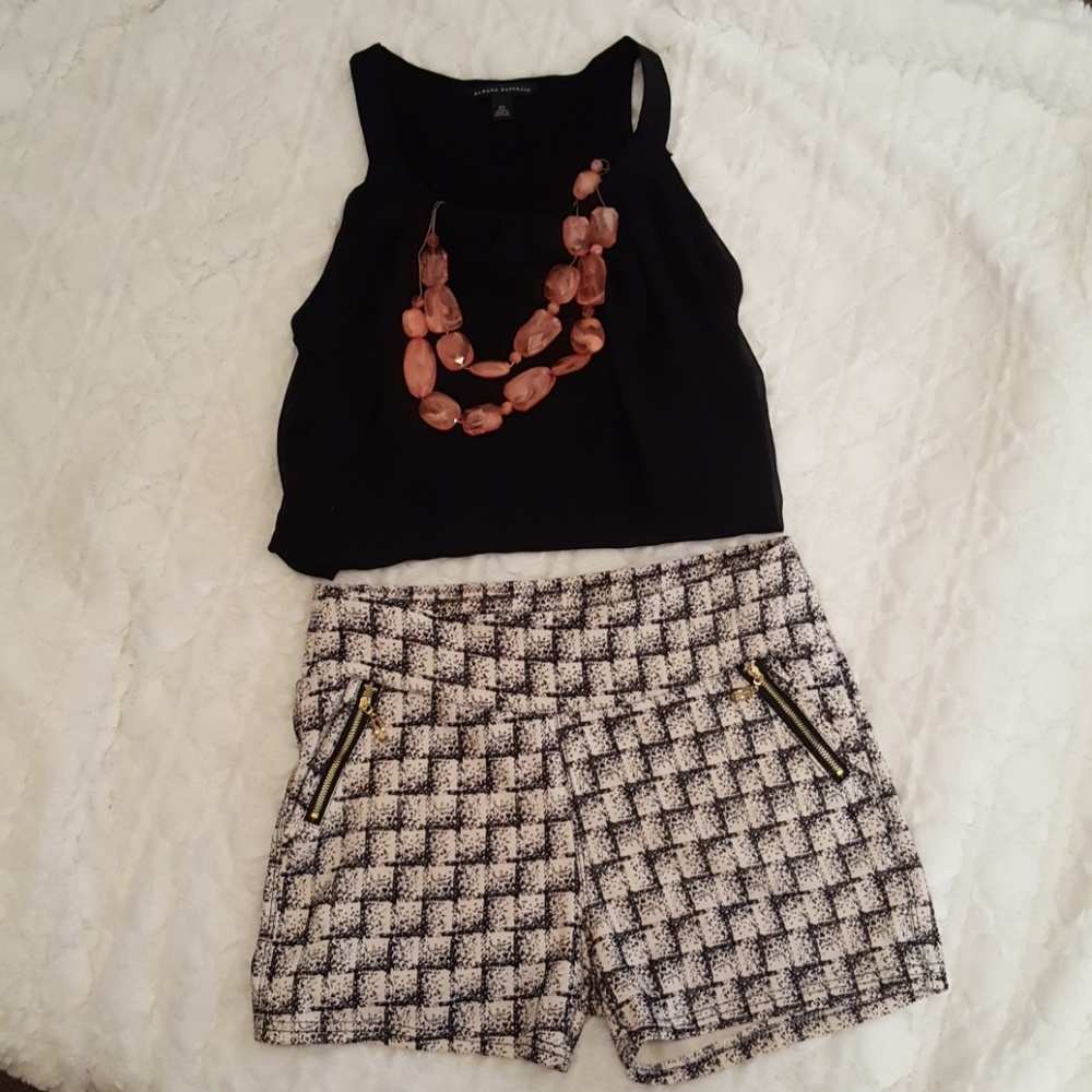 SHORTS - Picture 3 of 3